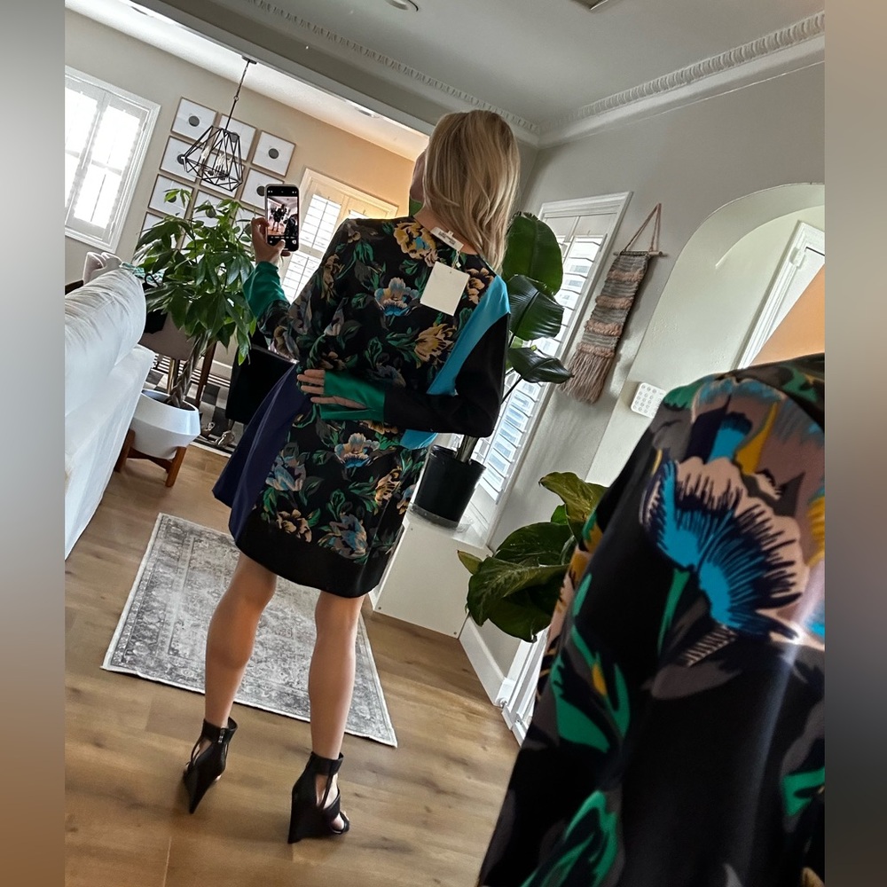 Diane Von Furstenberg Long Sleeve Crossover Dress - Picture 13 of 16